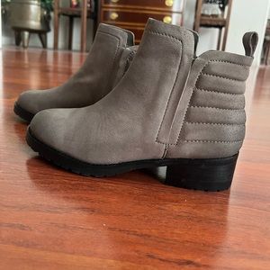 Tan Woman’s Steve Madden Boots Size 6